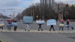Пешеходам, разобравшим автомобиль в Ставрополе, грозят административные штрафы